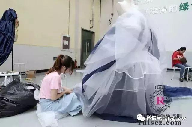 畢業(yè)生招聘：高薪差距，源于你選擇的方向！