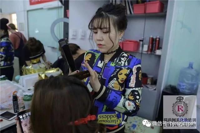 畢業(yè)生招聘：高薪差距，源于你選擇的方向！
