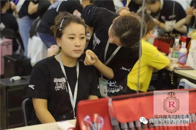 畢業(yè)生招聘：高薪差距，源于你選擇的方向！