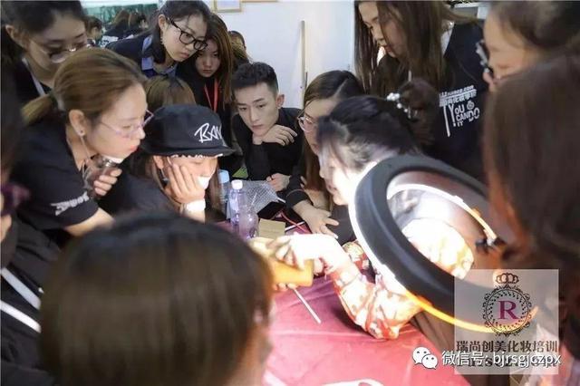 畢業(yè)生招聘：高薪差距，源于你選擇的方向！