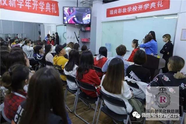 畢業(yè)生招聘：高薪差距，源于你選擇的方向！