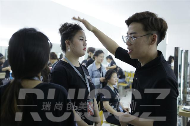 你們認(rèn)真的樣子……真的撩到我了！