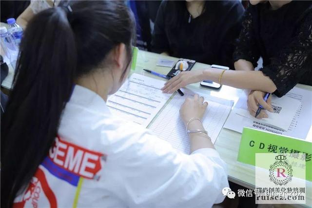 校招進(jìn)行時(shí)：百家校企合作，就業(yè)無憂！