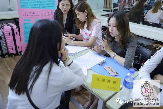 校招進(jìn)行時(shí)：百家校企合作，就業(yè)無憂！