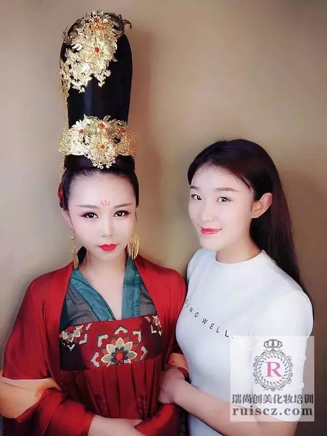 新生入學&老生月考：年輕nice有實力，熱愛化妝沒道理！
