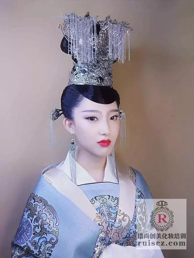 新生入學&老生月考：年輕nice有實力，熱愛化妝沒道理！