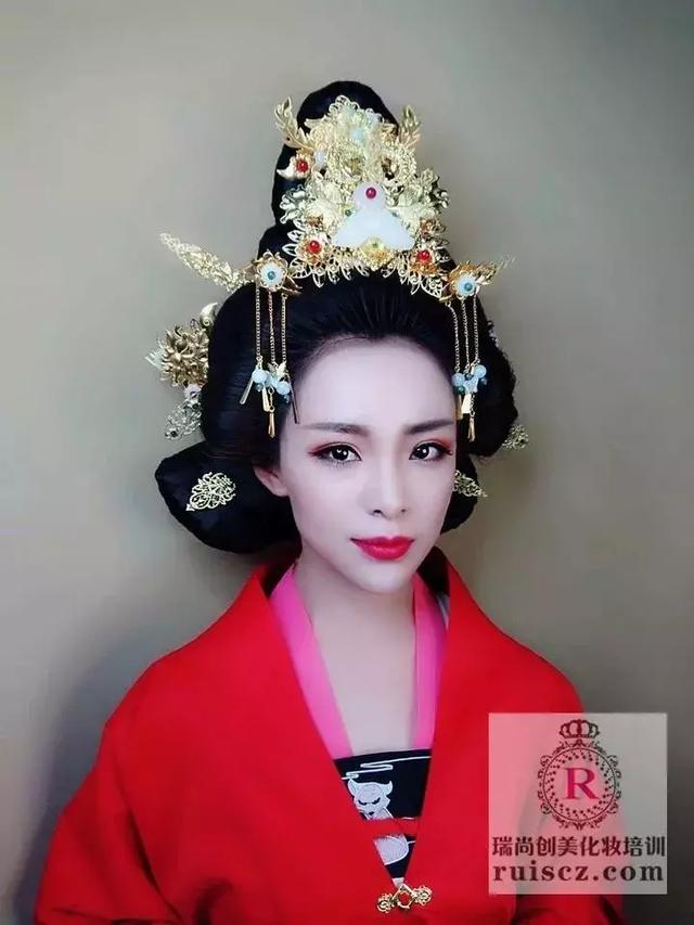 新生入學&老生月考：年輕nice有實力，熱愛化妝沒道理！