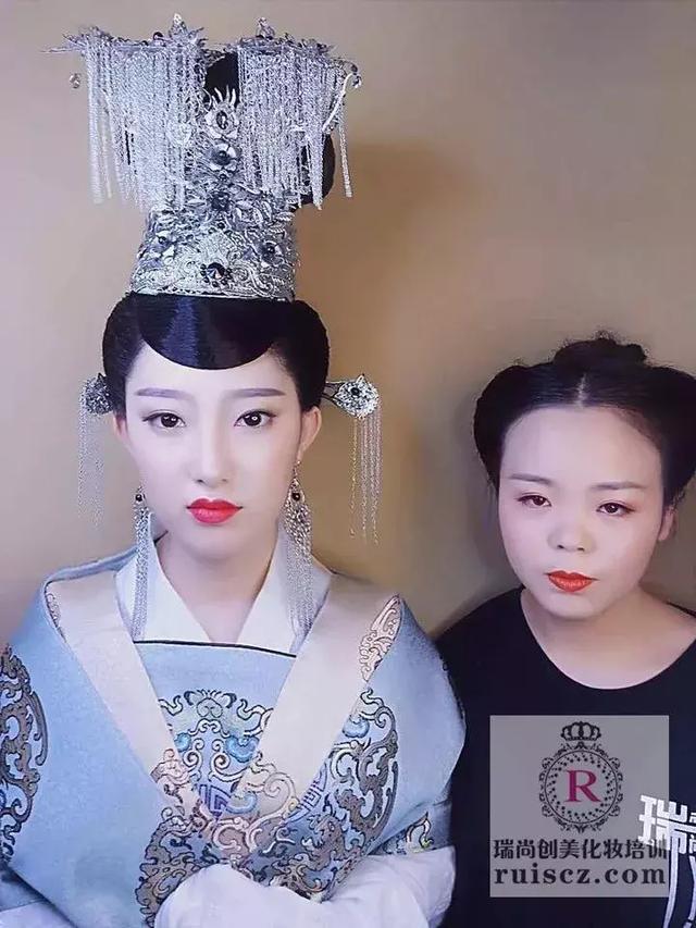 新生入學&老生月考：年輕nice有實力，熱愛化妝沒道理！