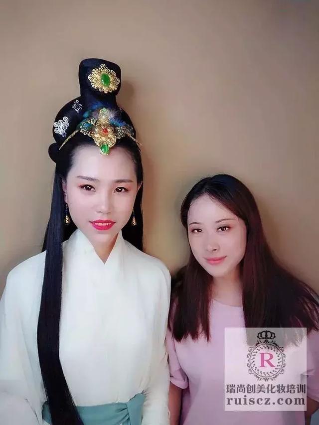 新生入學&老生月考：年輕nice有實力，熱愛化妝沒道理！