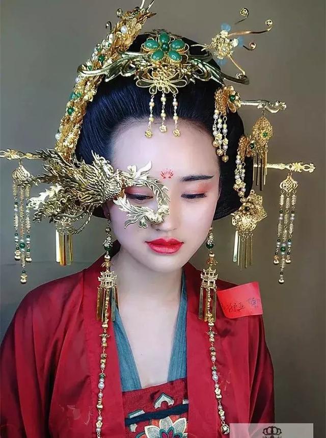 新生入學&老生月考：年輕nice有實力，熱愛化妝沒道理！