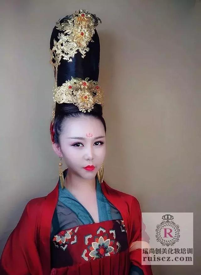 新生入學&老生月考：年輕nice有實力，熱愛化妝沒道理！