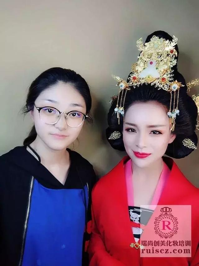 新生入學&老生月考：年輕nice有實力，熱愛化妝沒道理！
