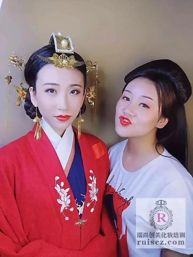 新生入學&老生月考：年輕nice有實力，熱愛化妝沒道理！