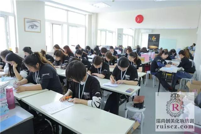 新生入學&老生月考：年輕nice有實力，熱愛化妝沒道理！