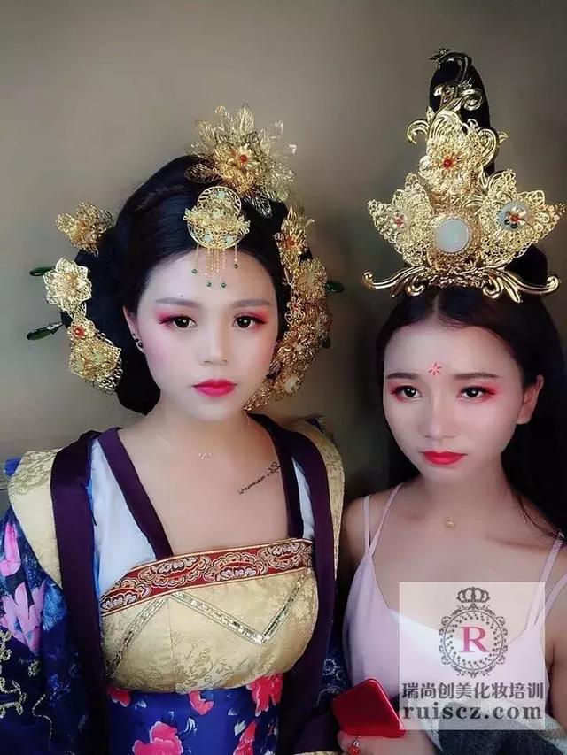 新生入學&老生月考：年輕nice有實力，熱愛化妝沒道理！