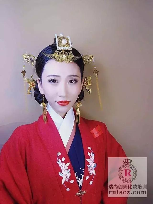 新生入學&老生月考：年輕nice有實力，熱愛化妝沒道理！