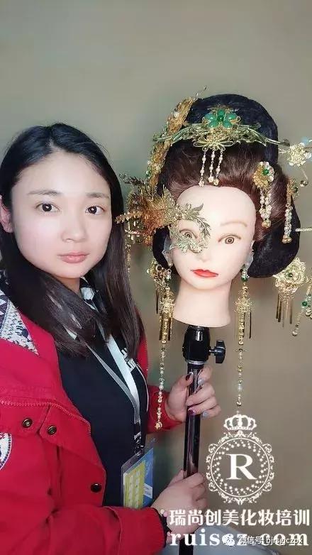 化妝師必備的高配手藝活兒，高端飾品制作