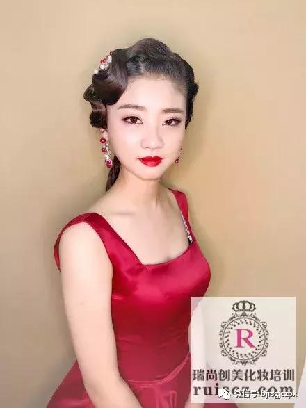 「學員月考」玩轉色彩：時尚&白紗，你pick哪個？