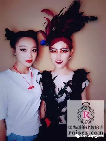 「學員月考」玩轉色彩：時尚&白紗，你pick哪個？