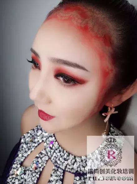 造型兩大點(diǎn)：發(fā)型or妝面，你是哪種技術(shù)的顏粉？