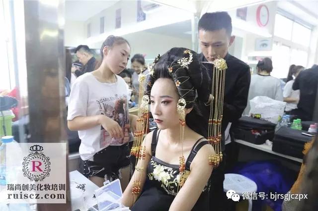 化妝師提升段位的大招，直接又簡單！