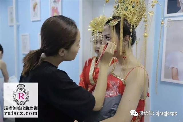 化妝師提升段位的大招，直接又簡單！