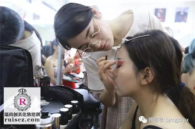 化妝師提升段位的大招，直接又簡單！