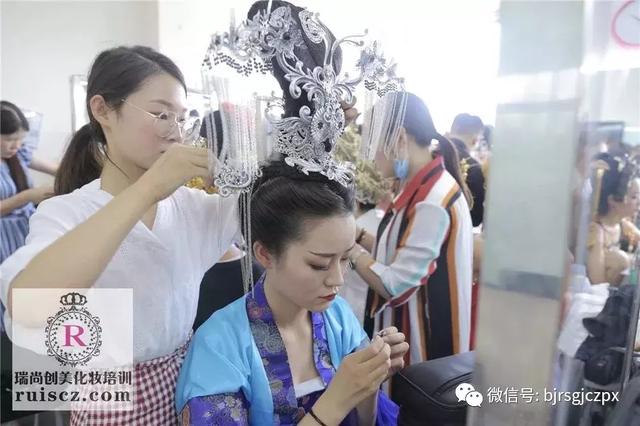 化妝師提升段位的大招，直接又簡單！