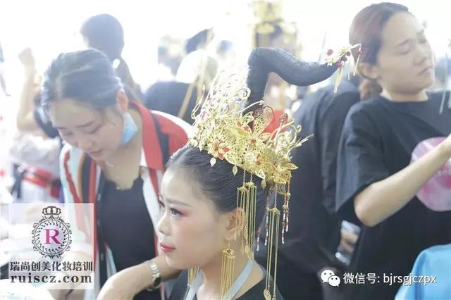 化妝師提升段位的大招，直接又簡單！