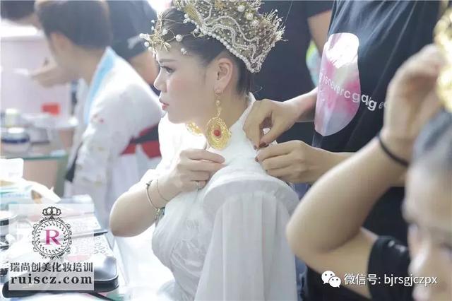 化妝師提升段位的大招，直接又簡單！
