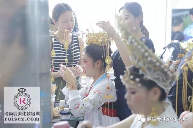 化妝師提升段位的大招，直接又簡單！