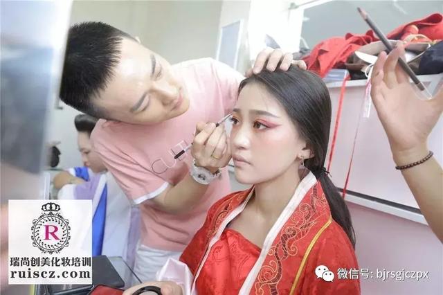 化妝師提升段位的大招，直接又簡單！