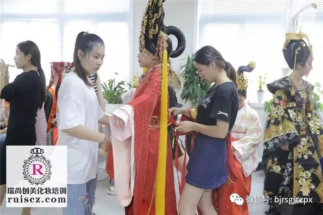 化妝師提升段位的大招，直接又簡單！