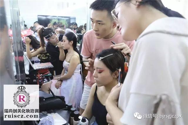 化妝師提升段位的大招，直接又簡單！