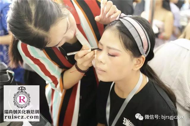 化妝師提升段位的大招，直接又簡單！