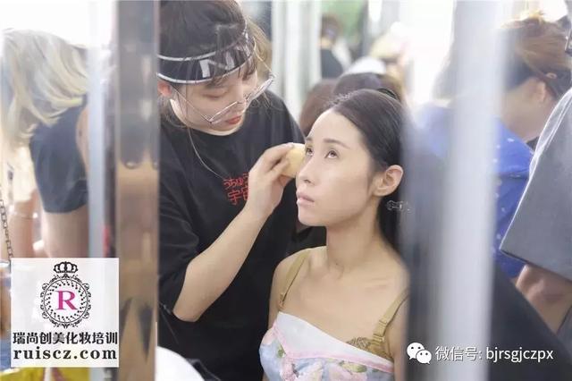 化妝師提升段位的大招，直接又簡單！