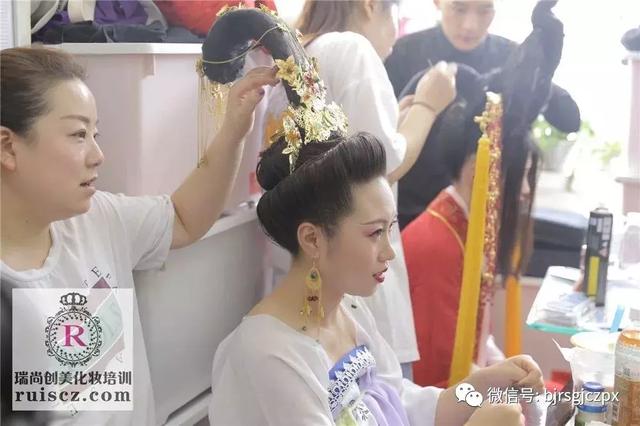 化妝師提升段位的大招，直接又簡單！
