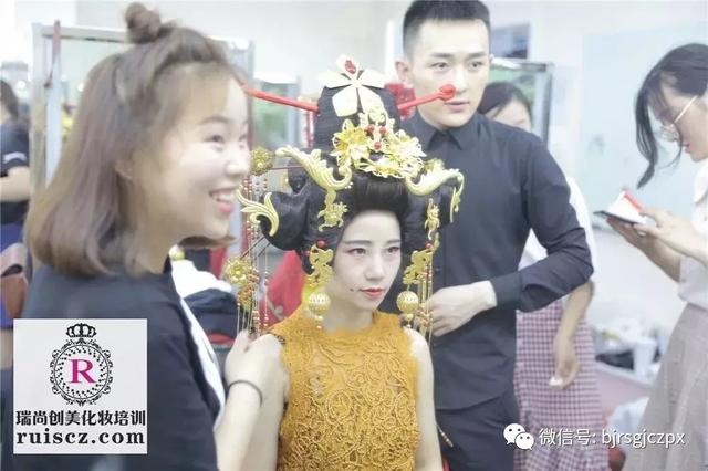 化妝師提升段位的大招，直接又簡單！