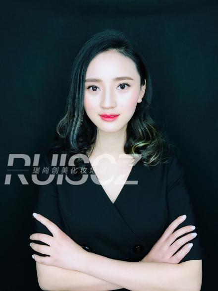 畢業(yè)面試兩不誤，職場(chǎng)妝容了解一下？