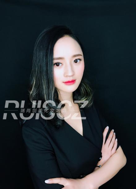 畢業(yè)面試兩不誤，職場(chǎng)妝容了解一下？