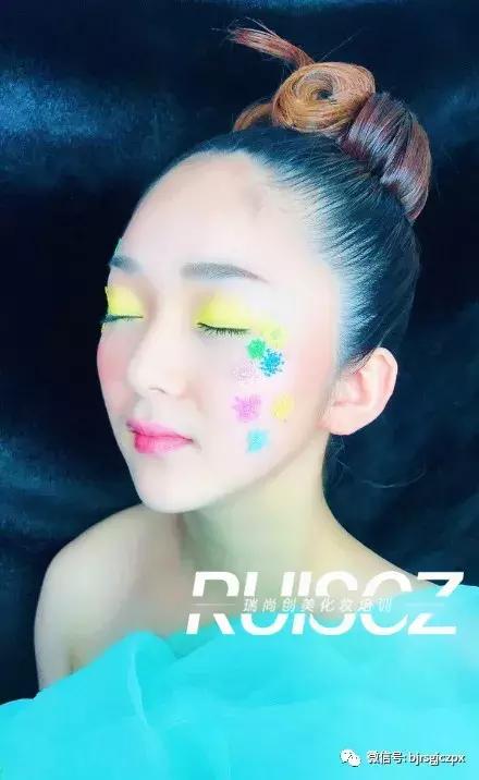 創(chuàng)意新娘｜玩轉(zhuǎn)夏日色彩，選對主題你就是焦點~