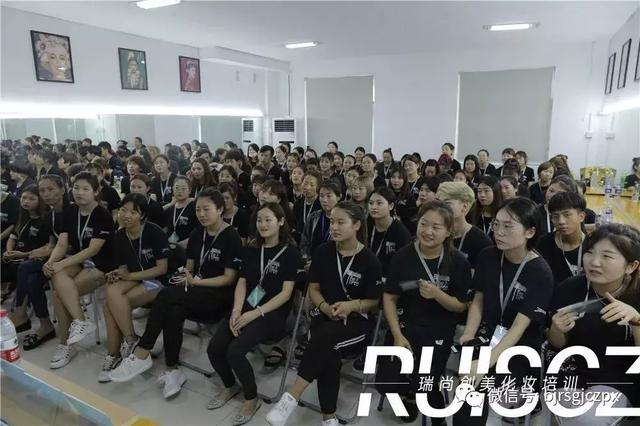 校園招聘會，在實(shí)踐中與面試官“博弈”！
