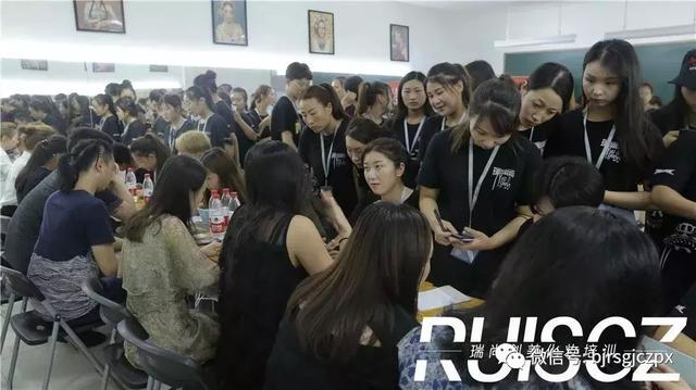校園招聘會，在實(shí)踐中與面試官“博弈”！