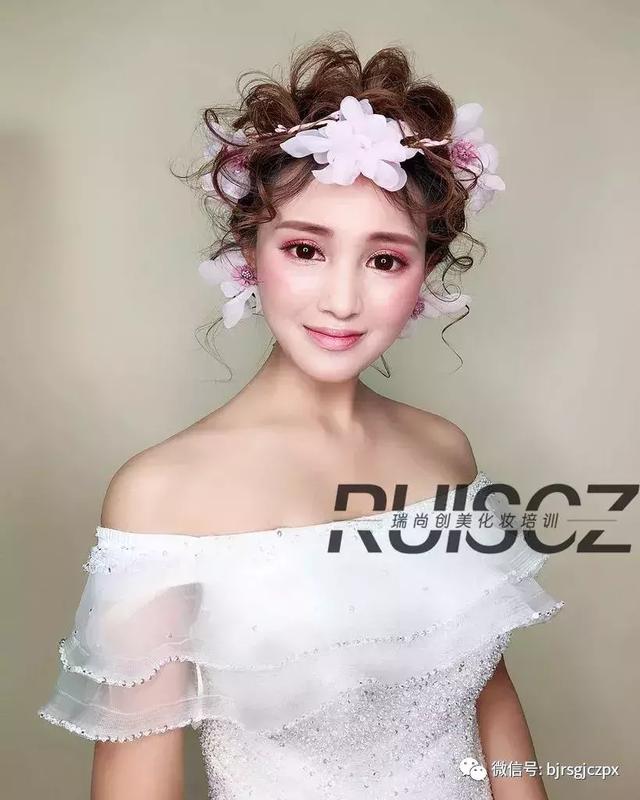 仙仙美美的花嫁新娘，甜美妝面新感覺(jué)！