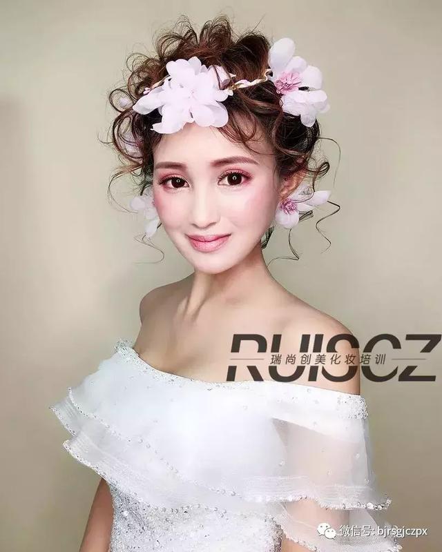 仙仙美美的花嫁新娘，甜美妝面新感覺(jué)！