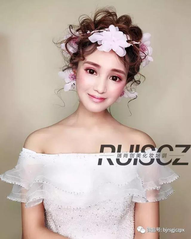 仙仙美美的花嫁新娘，甜美妝面新感覺(jué)！