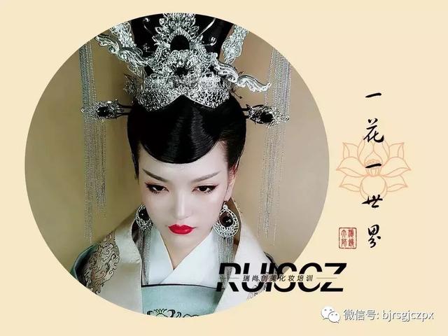美男超多的黃金時(shí)代，標(biāo)新立異的妝容成為新風(fēng)尚