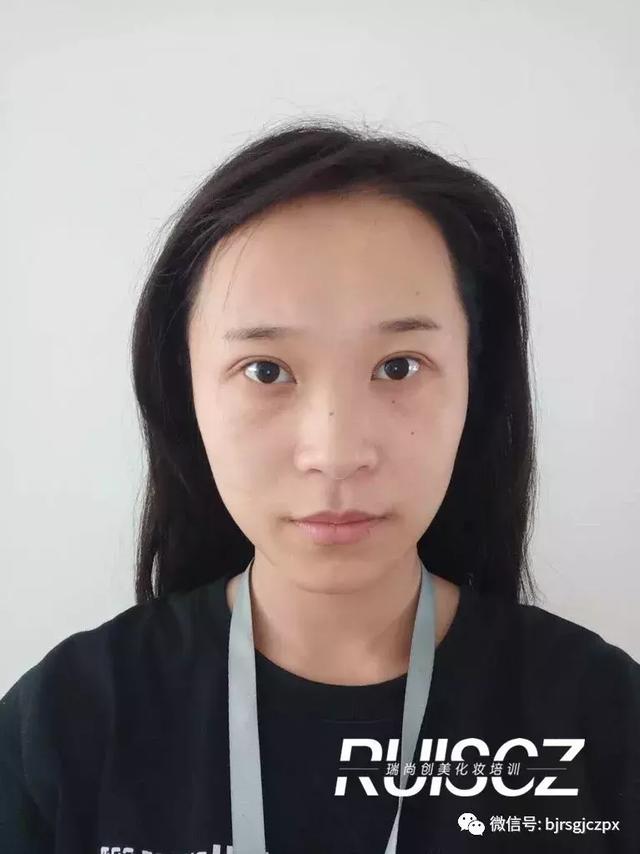 解鎖時尚晚宴造型，拒絕單調(diào)的濃妝艷抹！