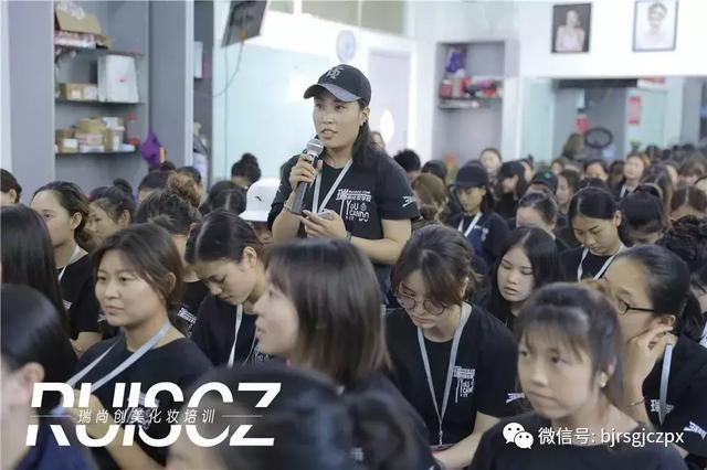 化妝師應聘攻略，實戰(zhàn)經(jīng)驗才是就業(yè)的本錢！