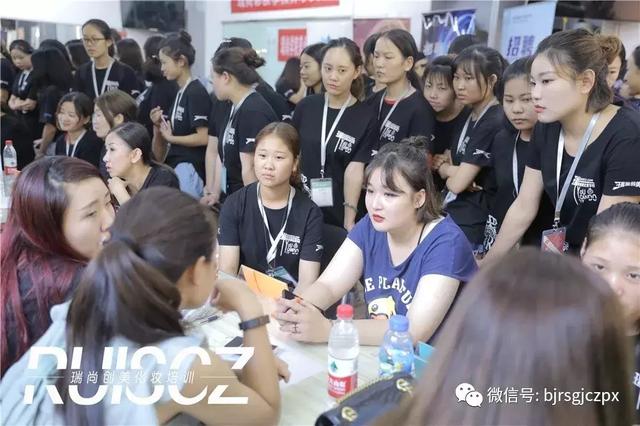 化妝師應聘攻略，實戰(zhàn)經(jīng)驗才是就業(yè)的本錢！